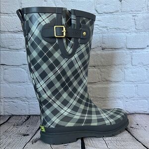 Western Chief Women's Cabin Tall Plaid Rain Boot in navy and gray